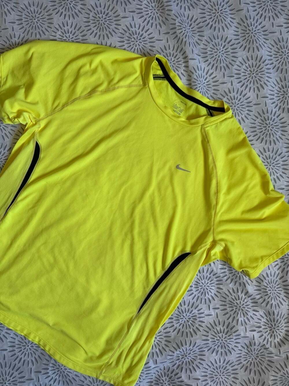 Nike Dri-FIT Ventilated Performance Running T-Shirt Yellow XL